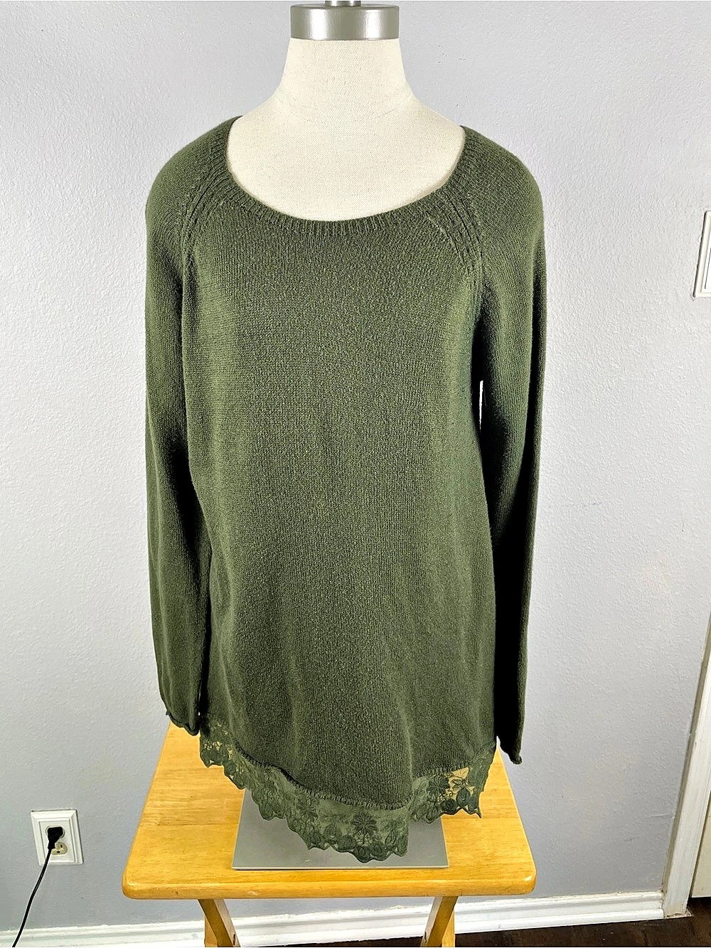 Soft Surroundings Green Scoop Neck Lace Hem Sweater Size Large